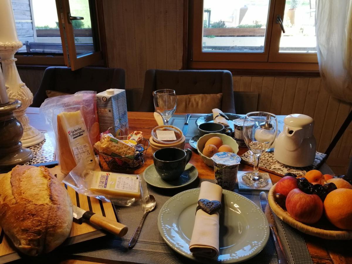 Petite Maison Sur La Colline Du Gibloux: 1Chambre,1 Salon Et Salle De Bain Prives Au Rez De Chausse, Piscine Exterieur Et Bbq , Le Châtelard-Montreux Εξωτερικό φωτογραφία