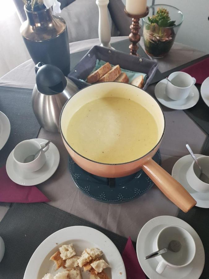 Petite Maison Sur La Colline Du Gibloux: 1Chambre,1 Salon Et Salle De Bain Prives Au Rez De Chausse, Piscine Exterieur Et Bbq , Le Châtelard-Montreux Εξωτερικό φωτογραφία