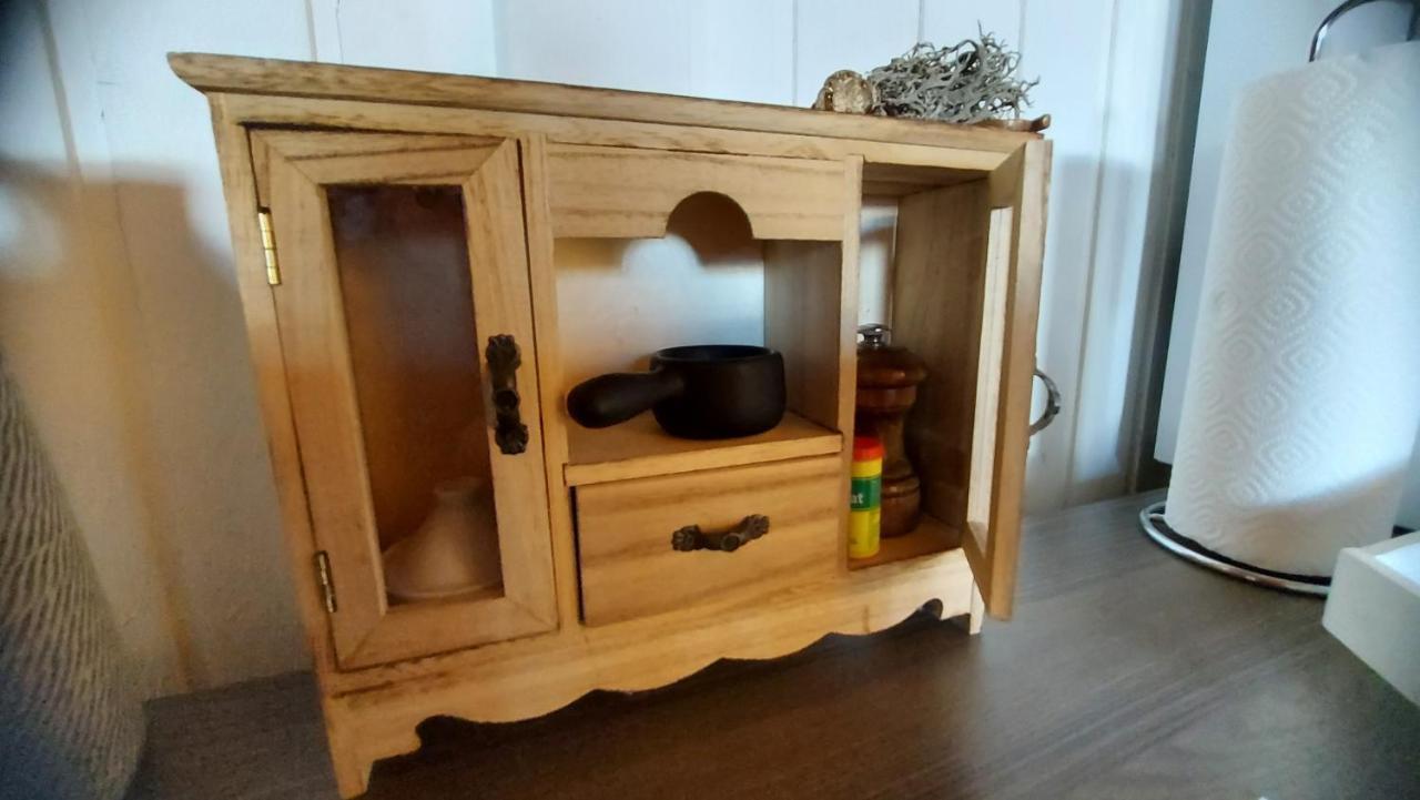 Petite Maison Sur La Colline Du Gibloux: 1Chambre,1 Salon Et Salle De Bain Prives Au Rez De Chausse, Piscine Exterieur Et Bbq , Le Châtelard-Montreux Εξωτερικό φωτογραφία