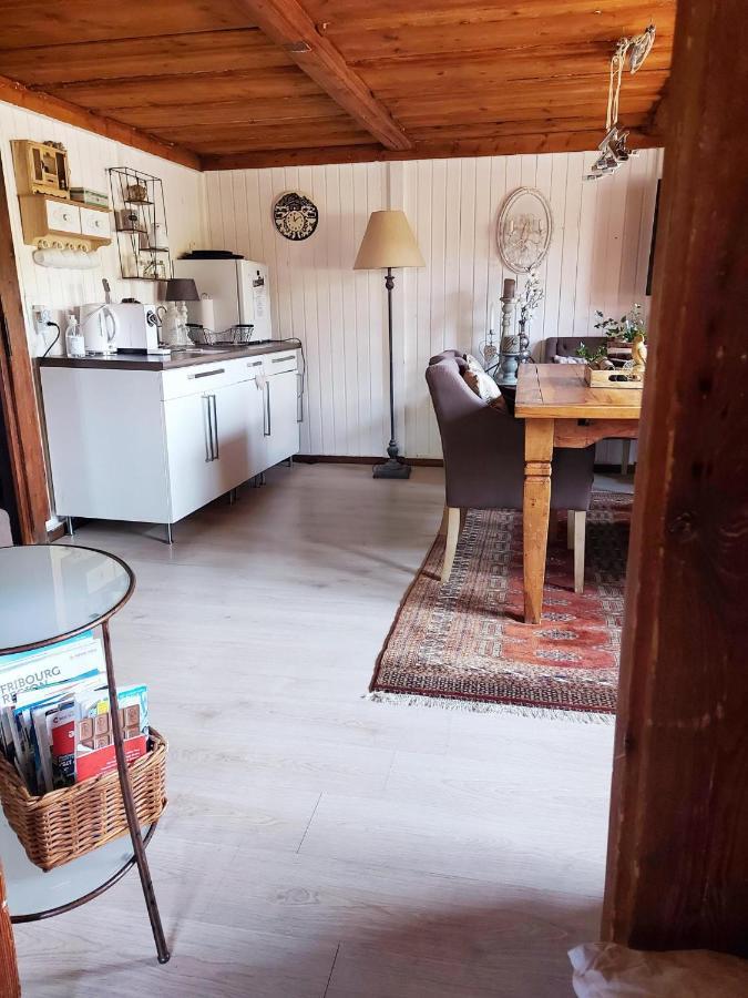 Petite Maison Sur La Colline Du Gibloux: 1Chambre,1 Salon Et Salle De Bain Prives Au Rez De Chausse, Piscine Exterieur Et Bbq , Le Châtelard-Montreux Εξωτερικό φωτογραφία